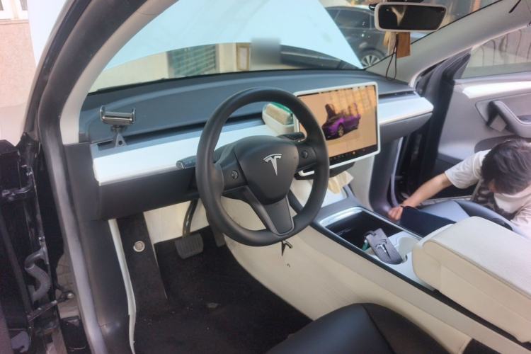 Used Tesla Model Y 2022 Revised Version Rear-Wheel Drive Center Console