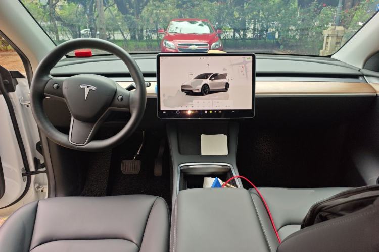 Used Tesla Model Y 2022 Long-Range All-Wheel-Drive Version Center Console