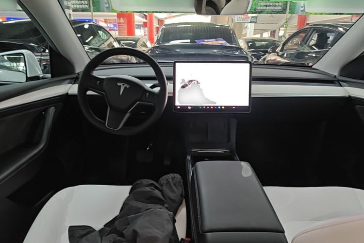 Used Tesla Model Y 2022 Long-Range All-Wheel-Drive Version Center Console