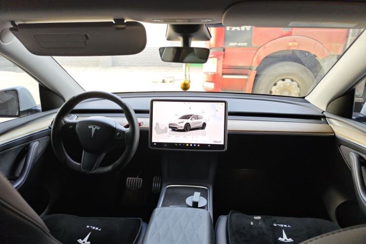Used Tesla Model Y 2022 Performance High-Performance All-Wheel-Drive Version Center Console