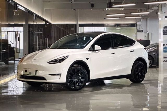 Used Tesla Model Y 2022 Long-Range All-Wheel-Drive Version