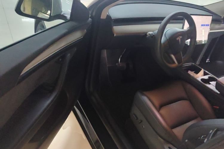 Used Tesla Model Y 2022 Long-Range All-Wheel-Drive Version Driver Seat