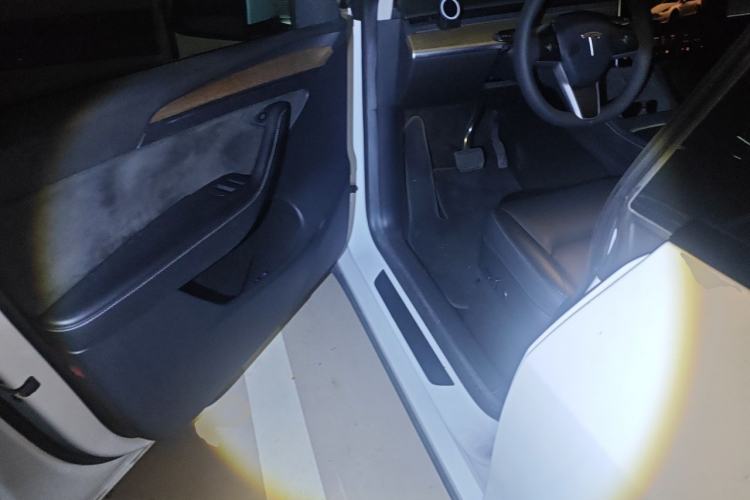 Used Tesla Model Y 2022 Long-Range All-Wheel-Drive Version Driver Seat