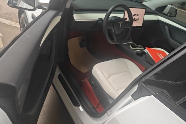 Used Tesla Model Y 2022 Long-Range All-Wheel-Drive Version Driver Seat