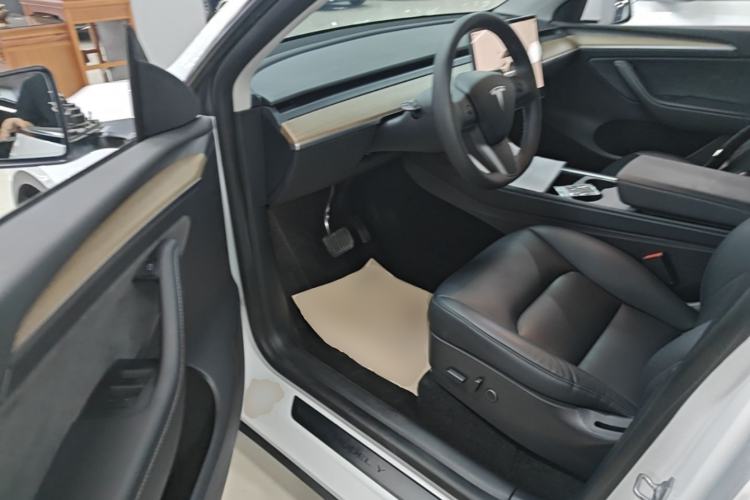 Used Tesla Model Y 2022 Long-Range All-Wheel-Drive Version Driver Seat
