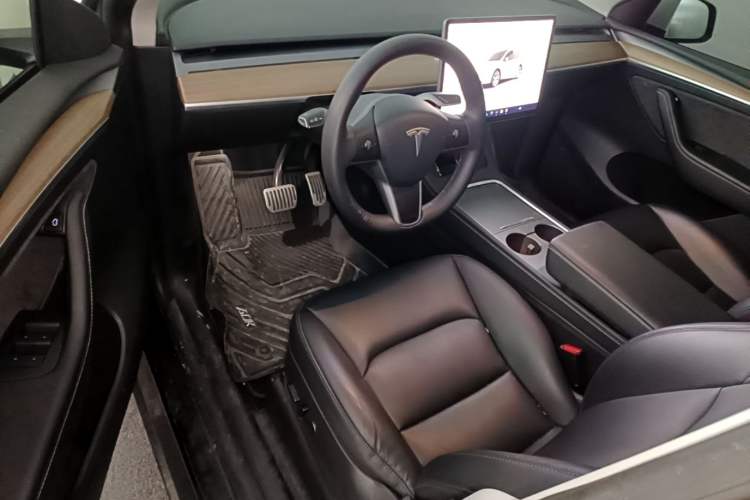 Used Tesla Model Y 2022 Long-Range All-Wheel-Drive Version Driver Seat