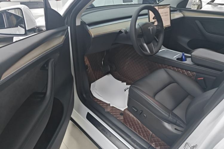 Used Tesla Model Y 2022 Long-Range All-Wheel-Drive Version Driver Seat