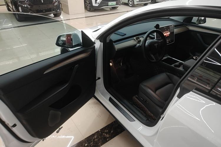Used Tesla Model Y 2022 Long-Range All-Wheel-Drive Version Driver Seat