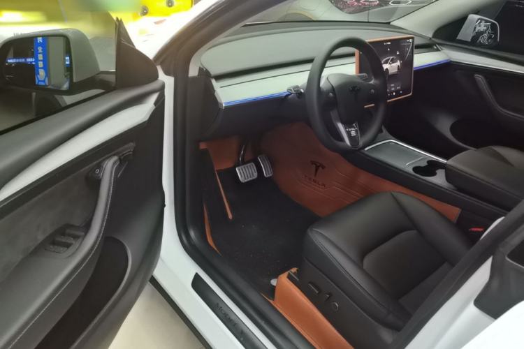 Used Tesla Model Y 2022 Long-Range All-Wheel-Drive Version Driver Seat