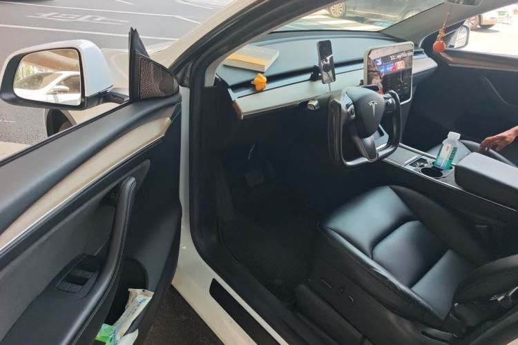 Used Tesla Model Y 2022 Long-Range All-Wheel-Drive Version Driver Seat