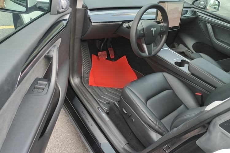 Used Tesla Model Y 2022 Long-Range All-Wheel-Drive Version Driver Seat
