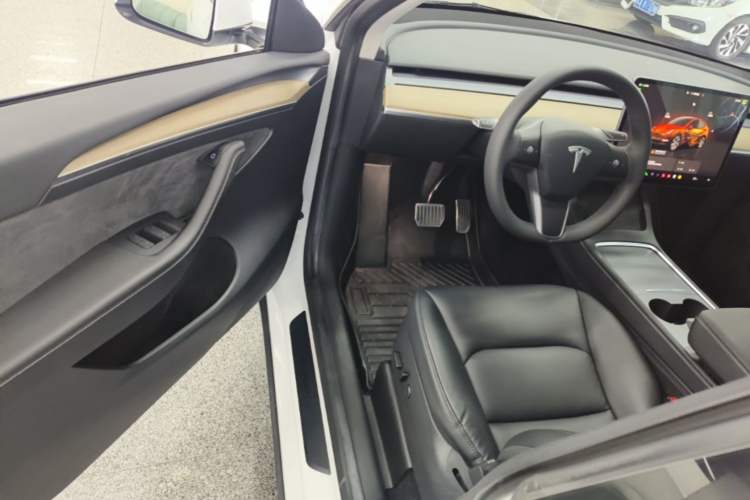 Used Tesla Model Y 2022 Rear-Wheel-Drive Version Driver Seat