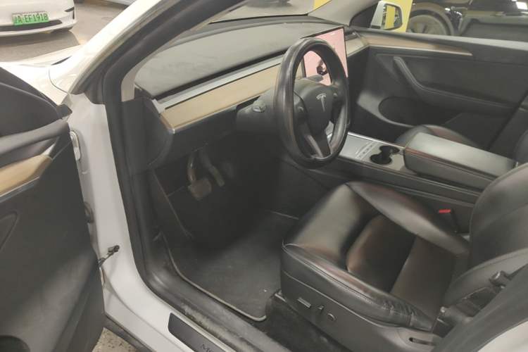 Used Tesla Model Y 2022 Long-Range All-Wheel-Drive Version Driver Seat