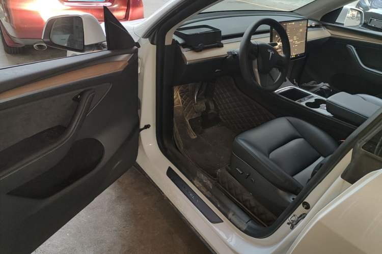 Used Tesla Model Y 2022 Rear-Wheel-Drive Version Driver Seat
