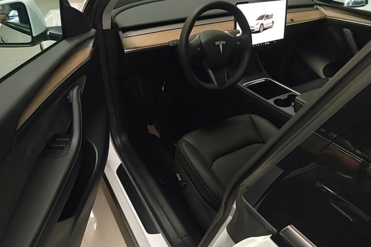 Used Tesla Model Y 2022 Rear-Wheel-Drive Version Driver Seat