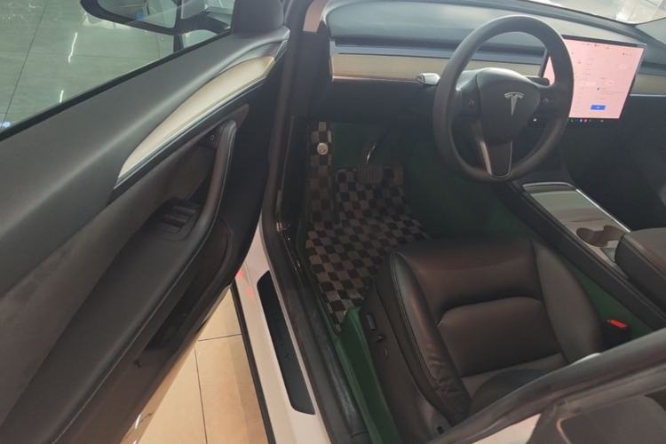 Used Tesla Model Y 2022 Long-Range All-Wheel-Drive Version Driver Seat