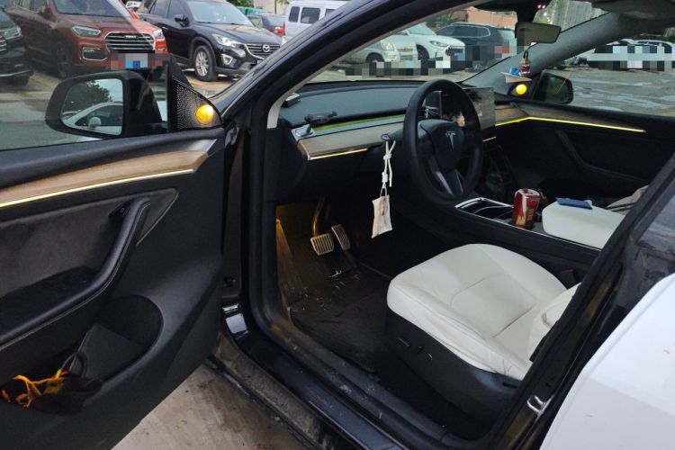 Used Tesla Model Y 2022 Long-Range All-Wheel-Drive Version Driver Seat