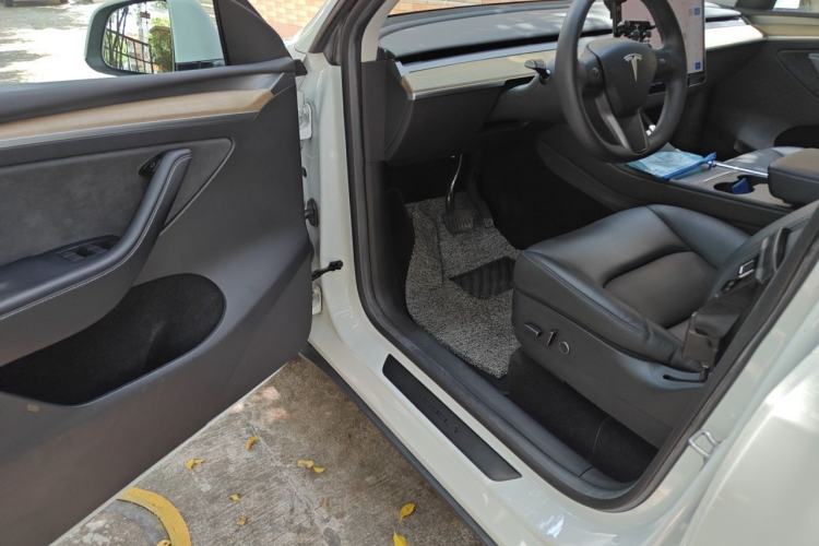 Used Tesla Model Y 2022 Rear-Wheel-Drive Version Driver Seat