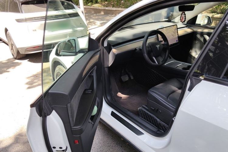Used Tesla Model Y 2022 Long-Range All-Wheel-Drive Version Driver Seat
