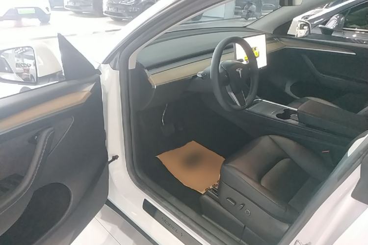 Used Tesla Model Y 2022 Long-Range All-Wheel-Drive Version Driver Seat