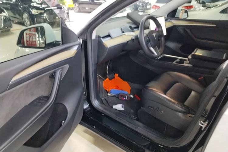 Used Tesla Model Y 2022 Long-Range All-Wheel-Drive Version Driver Seat