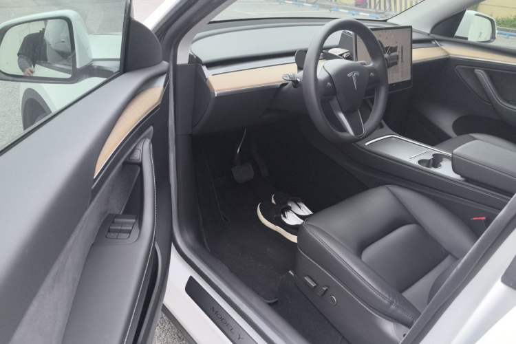 Used Tesla Model Y 2022 Rear-Wheel-Drive Version Driver Seat