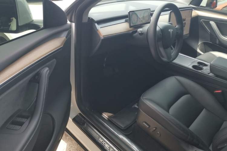 Used Tesla Model Y 2022 Rear-Wheel-Drive Version Driver Seat