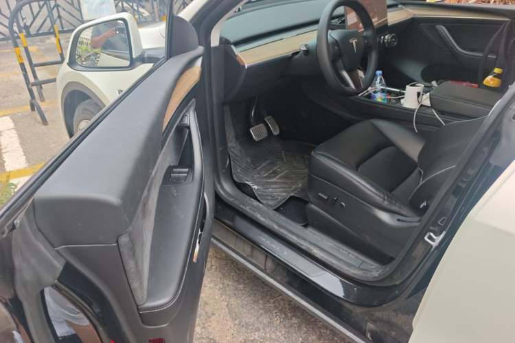 Used Tesla Model Y 2022 Long-Range All-Wheel-Drive Version Driver Seat