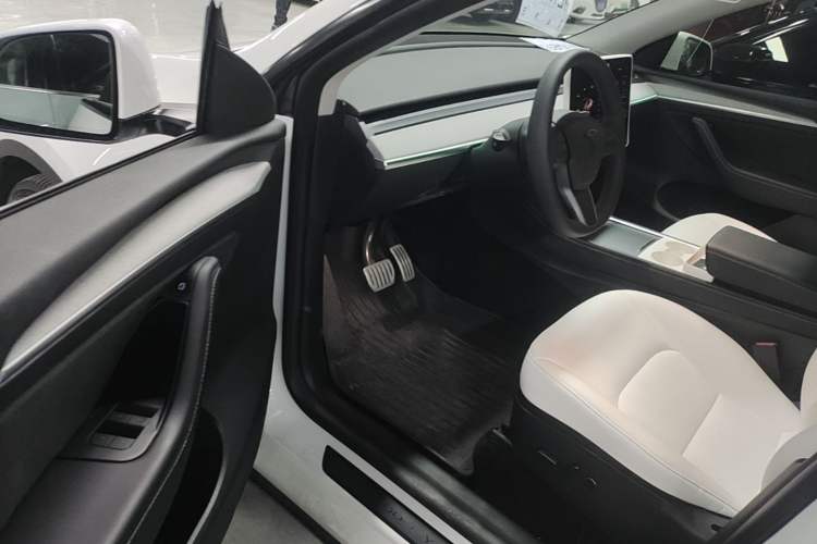Used Tesla Model Y 2022 Performance High-Performance All-Wheel-Drive Version Driver Seat