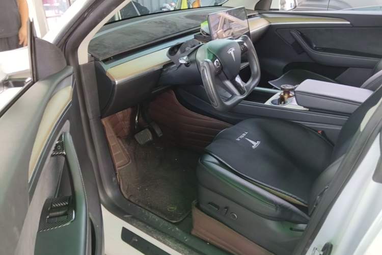 Used Tesla Model Y 2022 Long-Range All-Wheel-Drive Version Driver Seat
