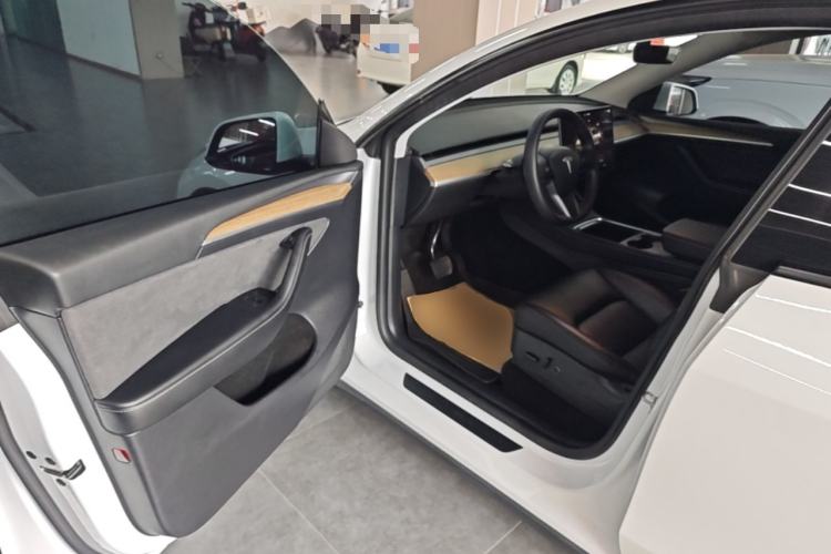 Used Tesla Model Y 2022 Long-Range All-Wheel-Drive Version Driver Seat
