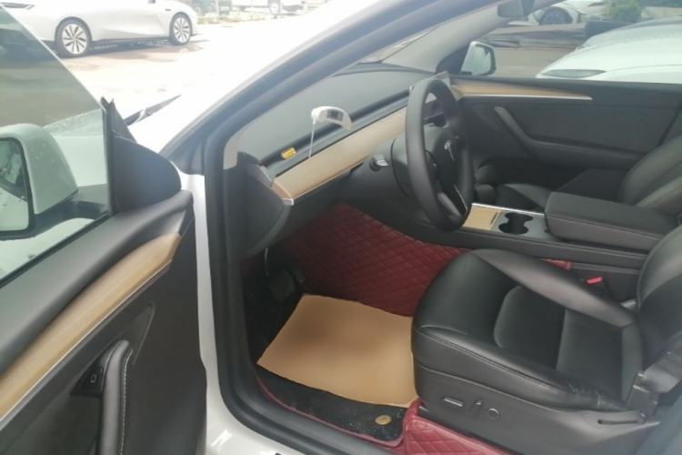 Used Tesla Model Y 2022 Long-Range All-Wheel-Drive Version Driver Seat