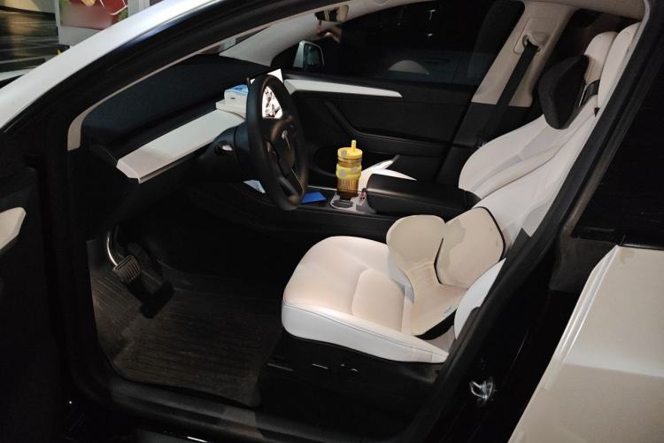 Used Tesla Model Y 2022 Long-Range All-Wheel-Drive Version Driver Seat