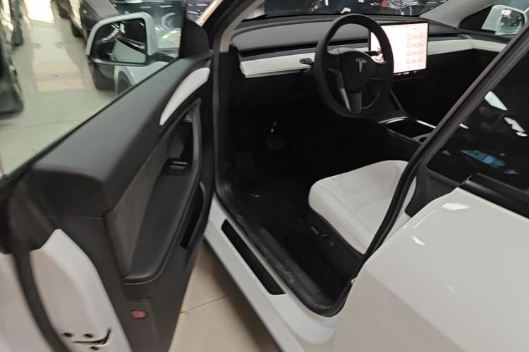 Used Tesla Model Y 2022 Long-Range All-Wheel-Drive Version Driver Seat