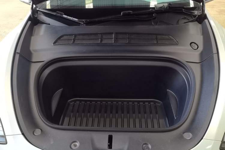 Used Tesla Model Y 2022 Rear-Wheel-Drive Version Engine Bay