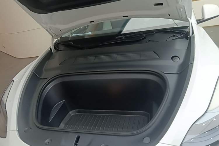 Used Tesla Model Y 2022 Rear-Wheel-Drive Version Engine Bay