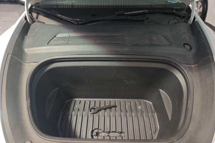 Used Tesla Model Y 2022 Rear-Wheel-Drive Version Engine Bay