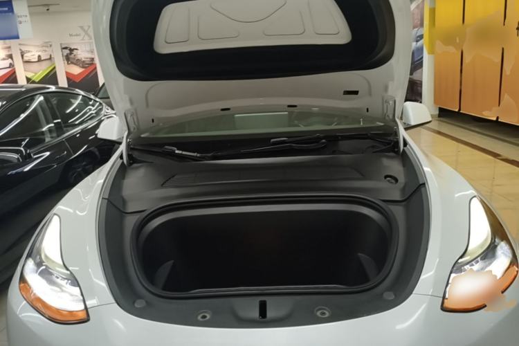 Used Tesla Model Y 2022 Rear-Wheel-Drive Version Engine Bay