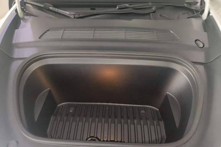 Used Tesla Model Y 2022 Rear-Wheel-Drive Version Engine Bay