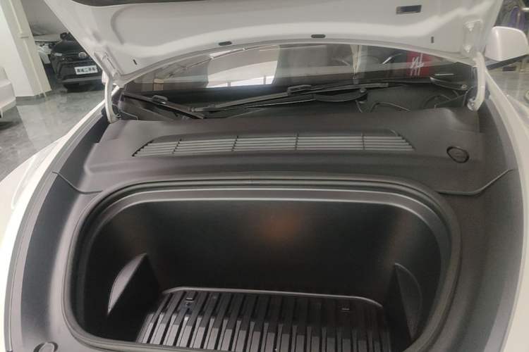 Used Tesla Model Y 2022 Rear-Wheel-Drive Version Engine Bay