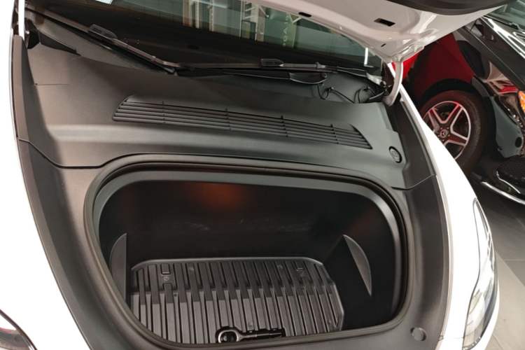 Used Tesla Model Y 2022 Rear-Wheel-Drive Version Engine Bay