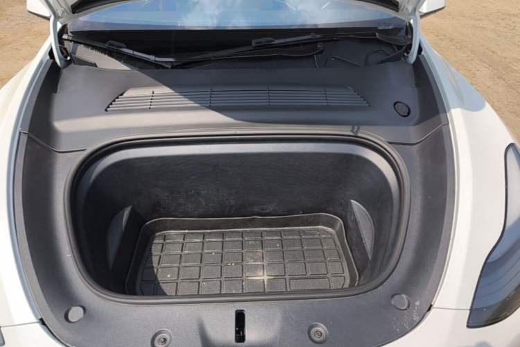 Used Tesla Model Y 2022 Rear-Wheel-Drive Version Engine Bay