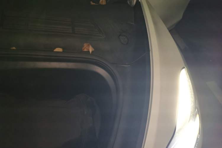 Used Tesla Model Y 2022 Rear-Wheel-Drive Version Engine Bay Left
