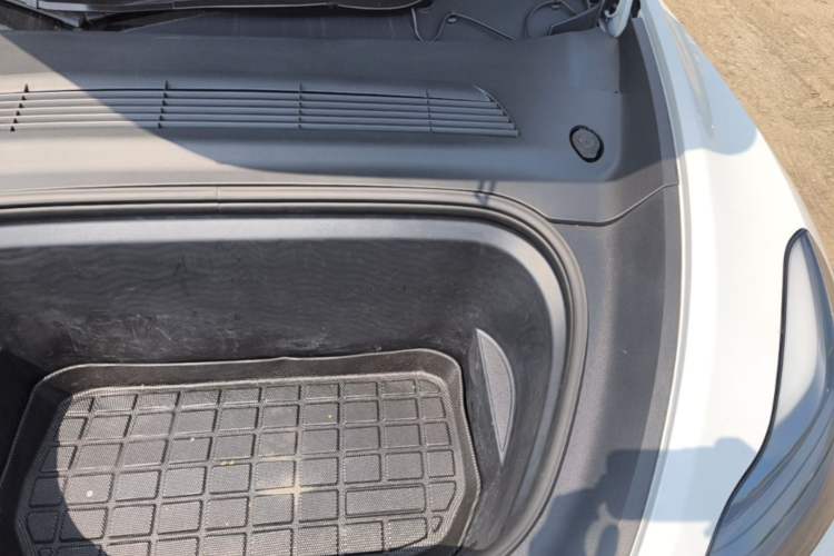 Used Tesla Model Y 2022 Rear-Wheel-Drive Version Engine Bay Left