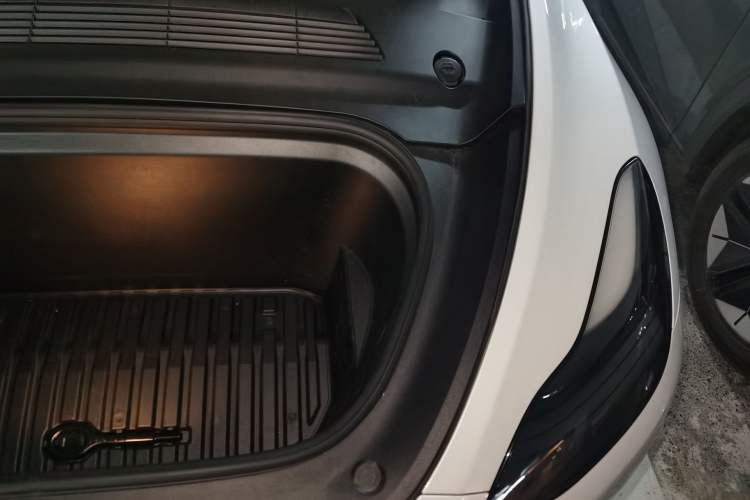 Used Tesla Model Y 2022 Rear-Wheel-Drive Version Engine Bay Left