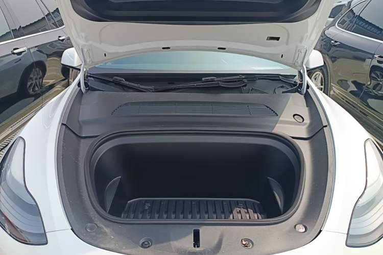 Used Tesla Model Y 2022 Rear-Wheel-Drive Version Engine Bay