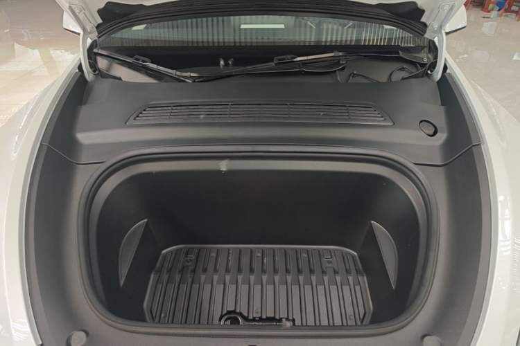 Used Tesla Model Y 2022 Revised Version Rear-Wheel Drive Engine Bay