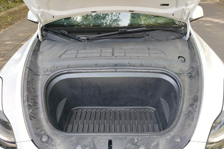 Used Tesla Model Y 2022 Rear-Wheel-Drive Version Engine Bay
