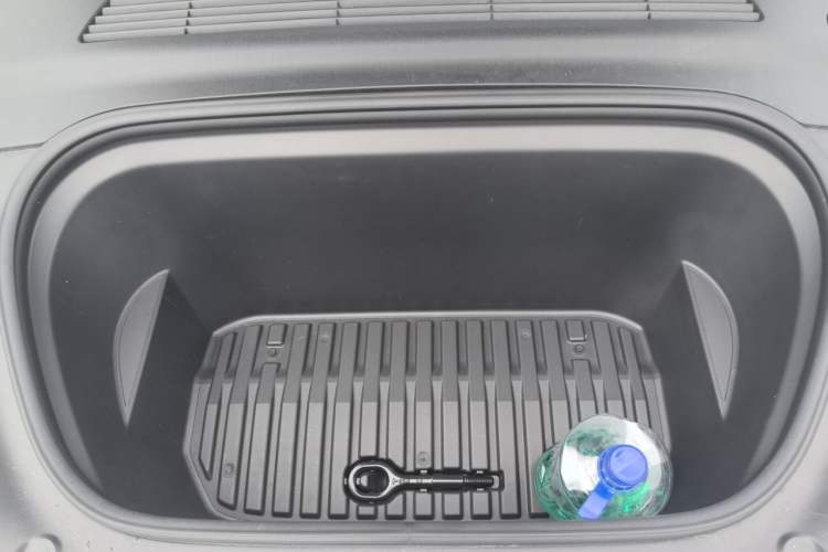 Used Tesla Model Y 2022 Rear-Wheel-Drive Version Engine Bay