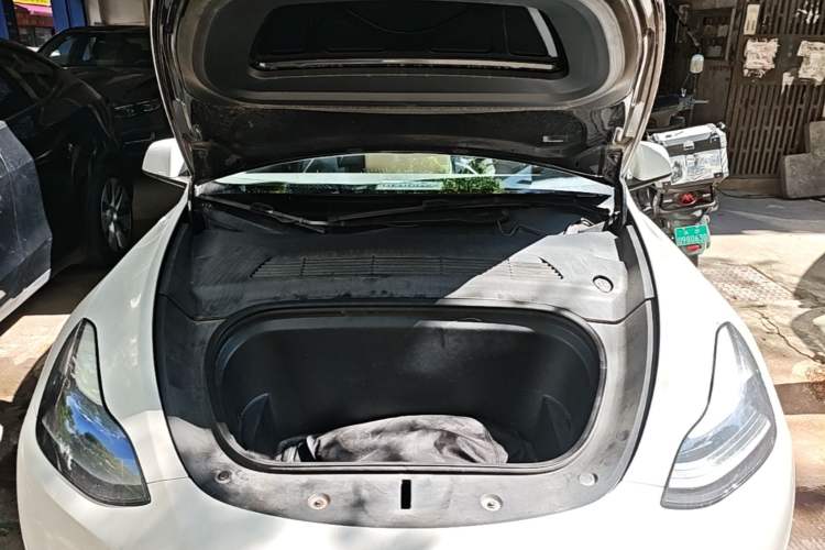 Used Tesla Model Y 2022 Rear-Wheel-Drive Version Engine Bay